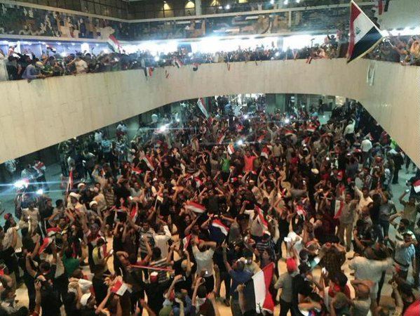 اعلام وضعیت فوق‌ العاده در بغداد/ورود طرفداران جریان صدر به پارلمان عراق