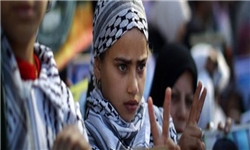  سرِ دختر فلسطینی زیر پای نظامی اسرائیلی