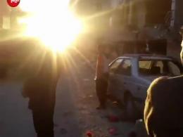 بی‌تابی مردم برای اعضای خانواده شان در مناطق زلزله زده
