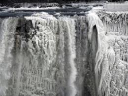 نمای کم سابقه یخ زدن آبشار نیاگارا!