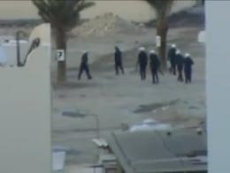 زمانی که چند نوجوان بحرینی مزدوران آل خلیفه را فراری میدهند