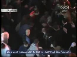 ضرب‌و شتم دختر بدكاره مصري در ميدان التحرير از سوي انقلابيون
