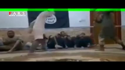 رفتار داعشی‌ها با اسرای دست بسته +18