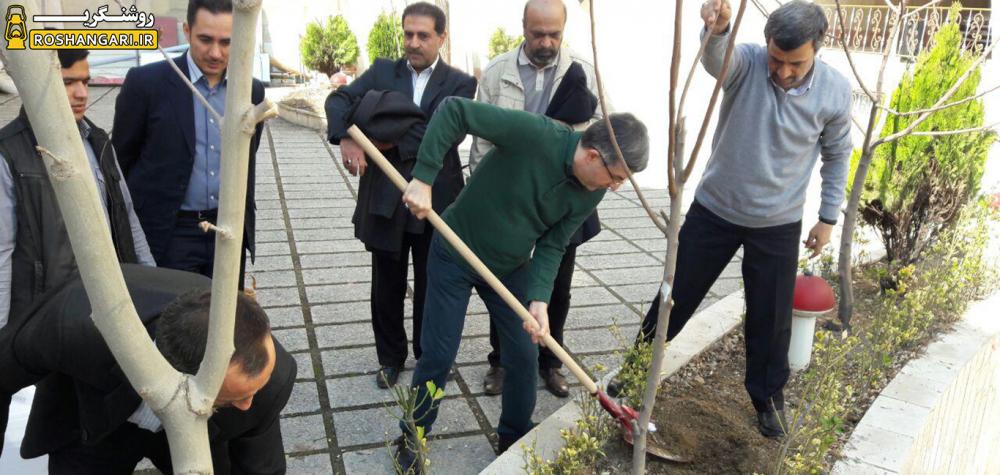 كنايه هايي از جنس مشايي در مقابل احمدی نژاد