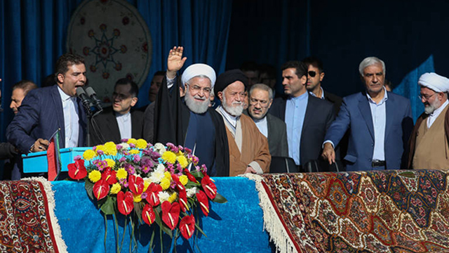 مجلس گرمکن روحانی در سفر استانی!