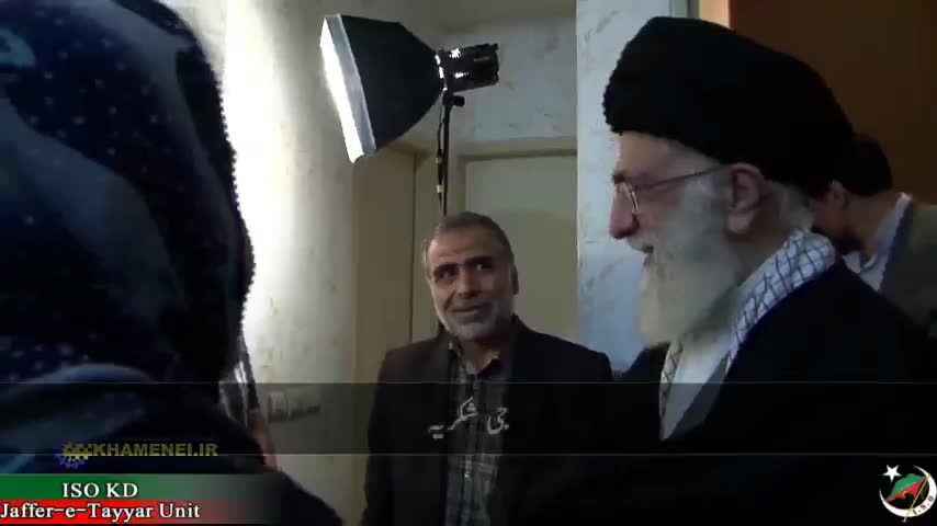 حضور رهبر انقلاب در منزل خانواده شهید آشوری با زیرنویس اردو