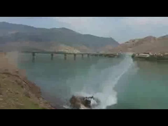 خودروی برقی  ایرانی در آب...! ( نشانه اعتراض به بی توجهی مسئولین)