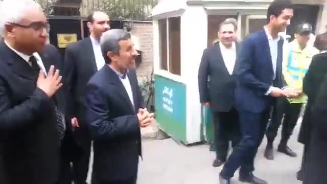حضور دکتر احمدی نژاد در اقامتگاه سفیر کوبا