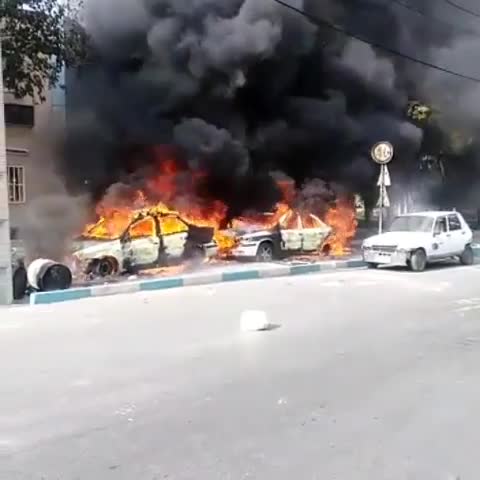 آتش زدن خودروهای ناجا در شیراز