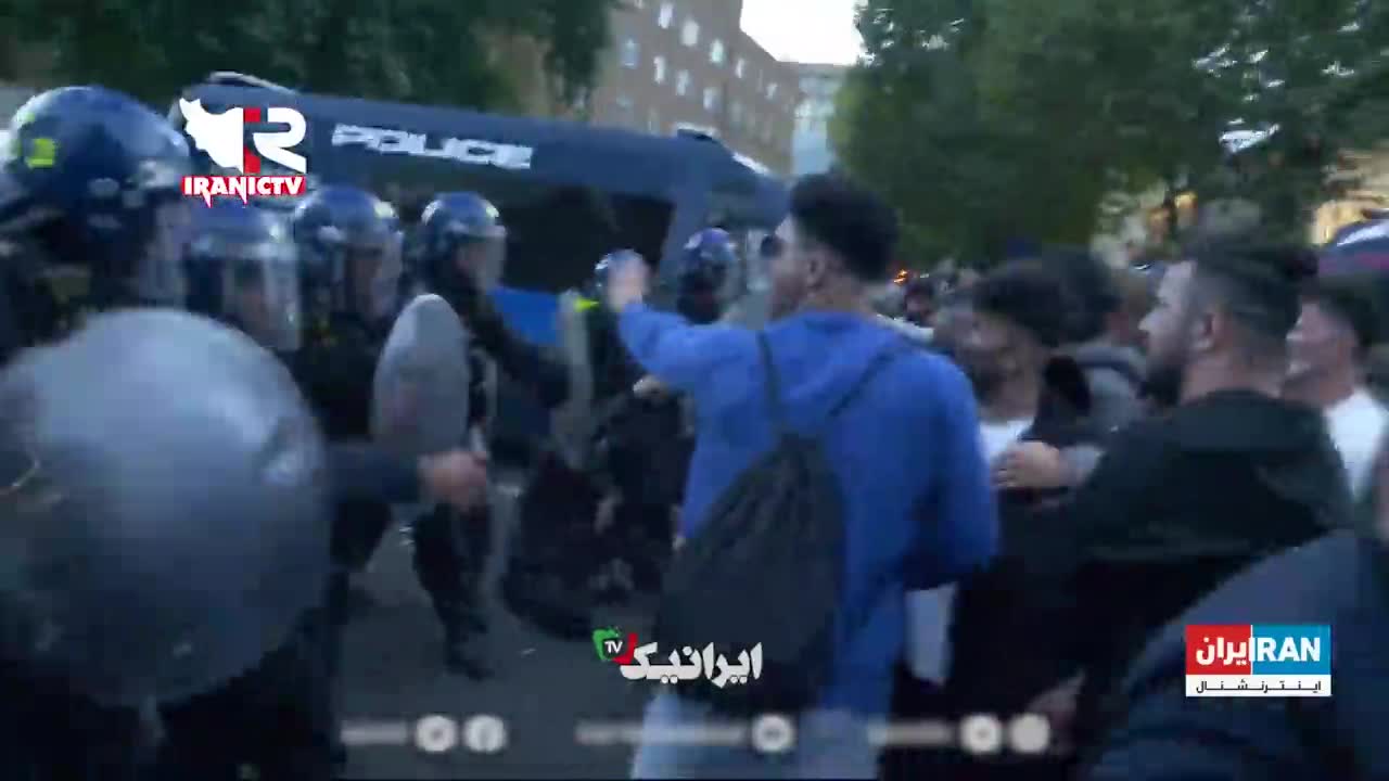وقتی پلیس ضد شورش لندن جلوی وحوش برانداز وایمیسه و خبرنگار اینترنشنال هول میکنه چی بگه :))