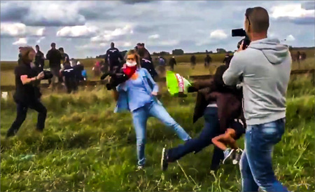 کلیپ تصویری | حرکت زشت خبرنگار مجارستانی