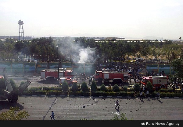تجمع خانواده‌های سرنشینان هواپیمای ایران ۱۴۰ در بیمارستان امام خمینی(ره)
