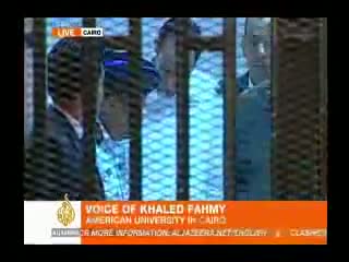 قفس حسنی مبارک در دادگاه
